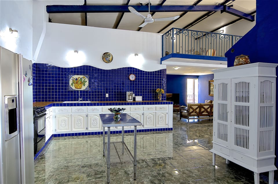 Full Kitchen 