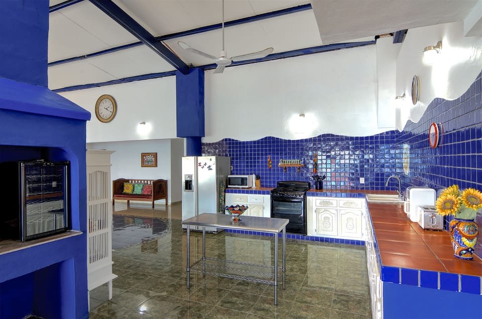 Full kitchen with wine cooler