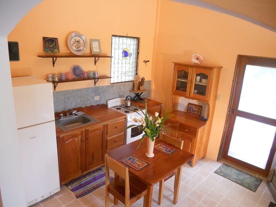 Lovely Well Appointed Bright Kitchen & Dining Area