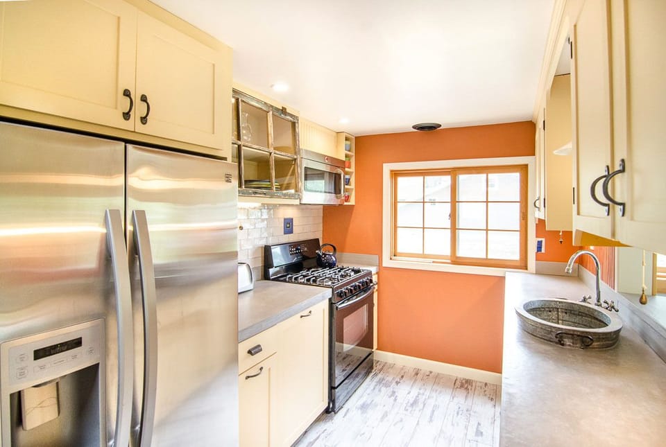 Fully equipped kitchen with concrete countertops and new appliances