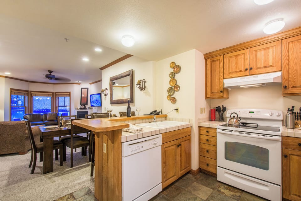 Kitchen / Dining