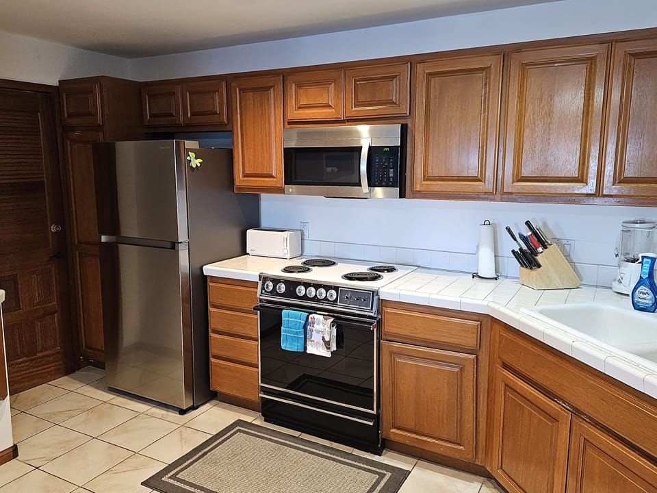 Huge fridge and Full kitchen for longer stays or special meals