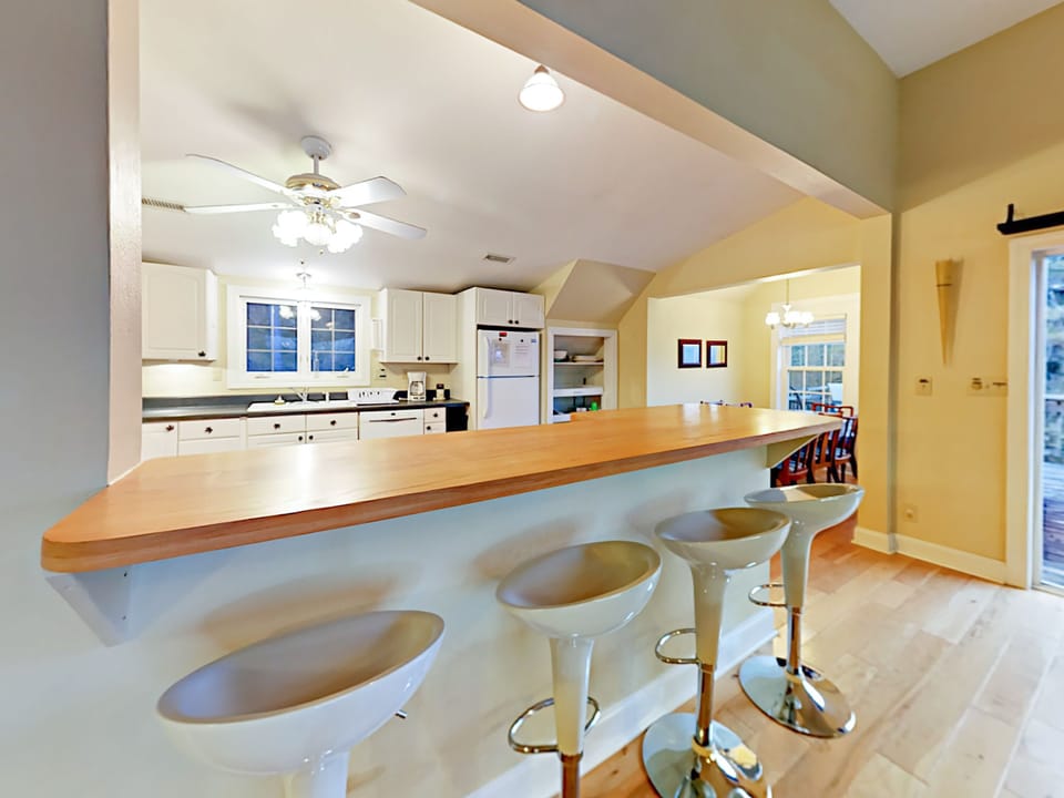 Kitchen Bar 