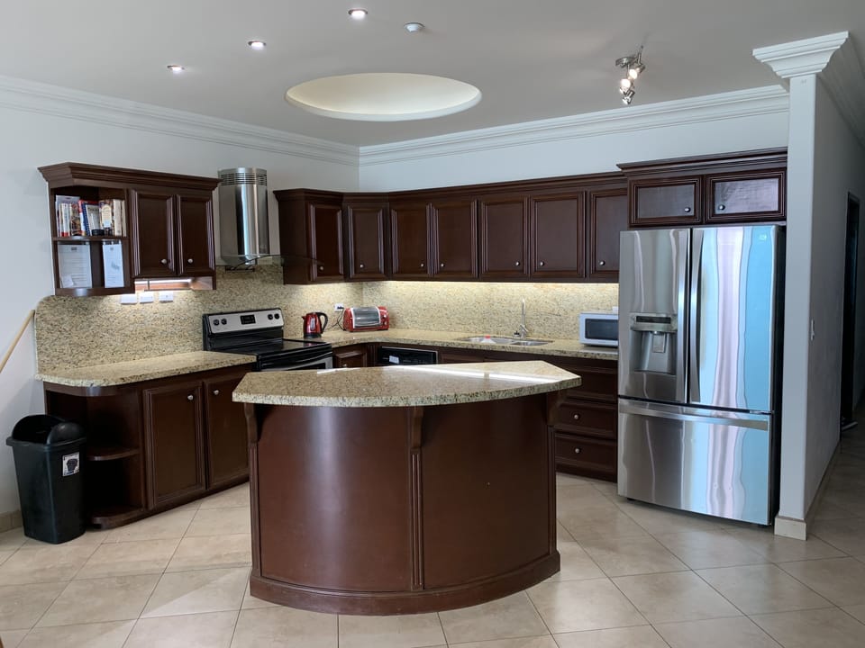 Kitchen With Appliances
Middle Island
JOEYTOLL@yahoo.com
310-420-8992
