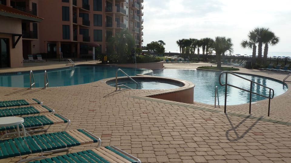 Hot tub, infinity edge pool