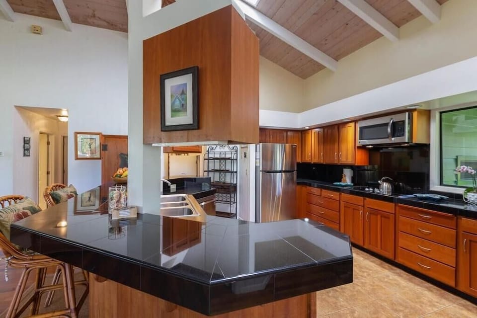 Stainless Steel Appliances & Granite Counters
