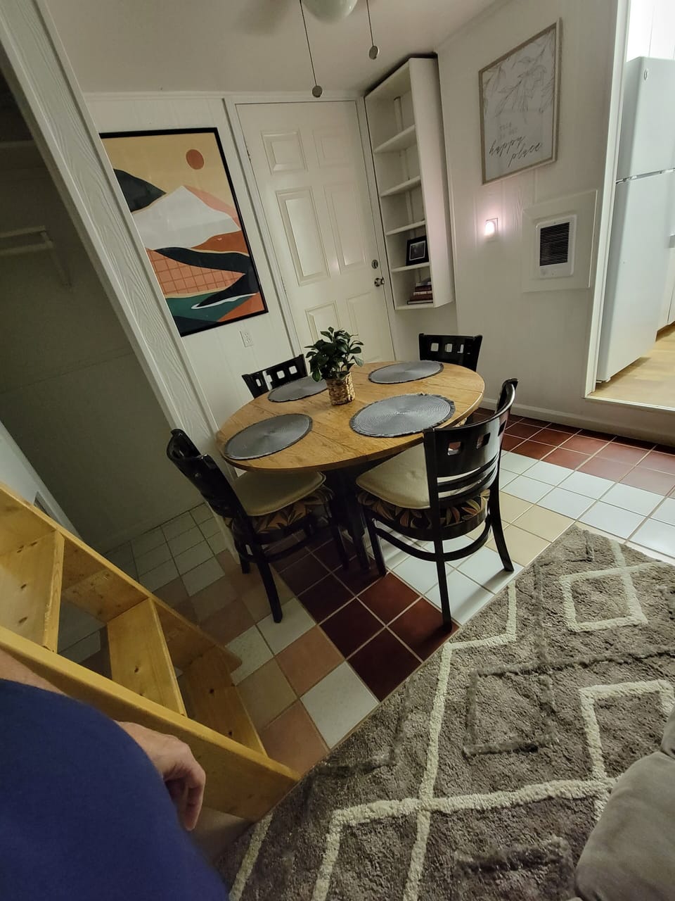 YOUR Downstairs -UNATTACHED- TO UPSTAIRS MAIN LIVING SPACE! PERFECT FOR PRIVACY.