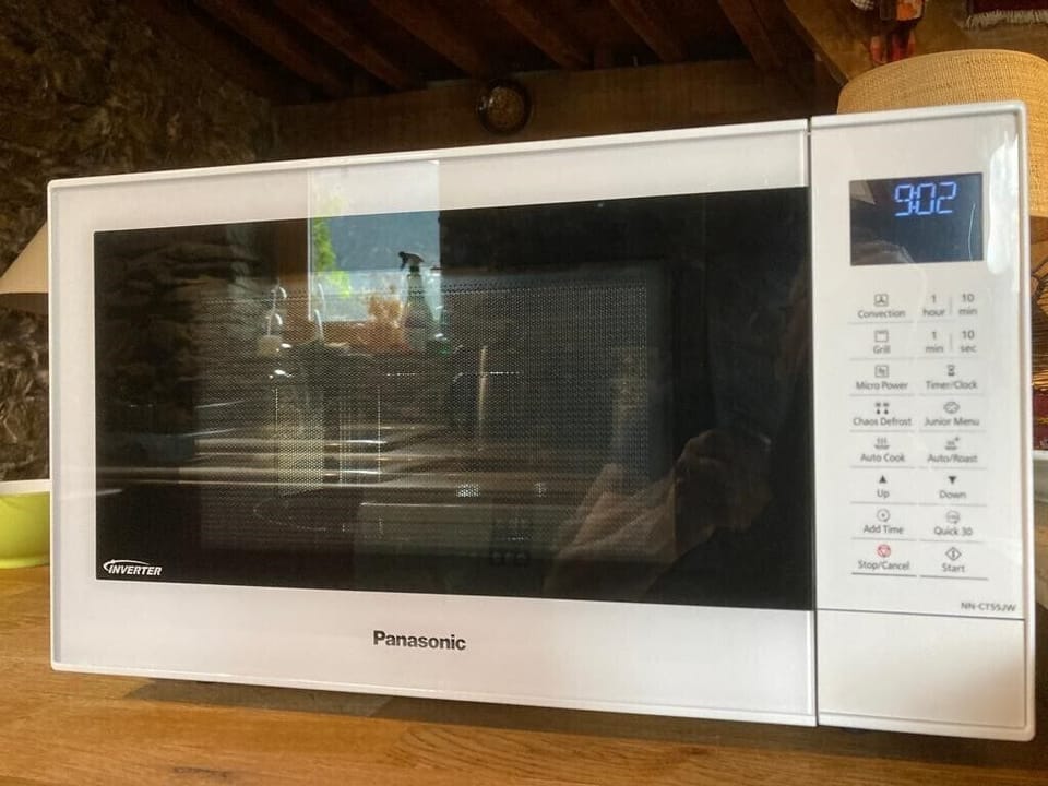Combination microwave, oven and grill. 