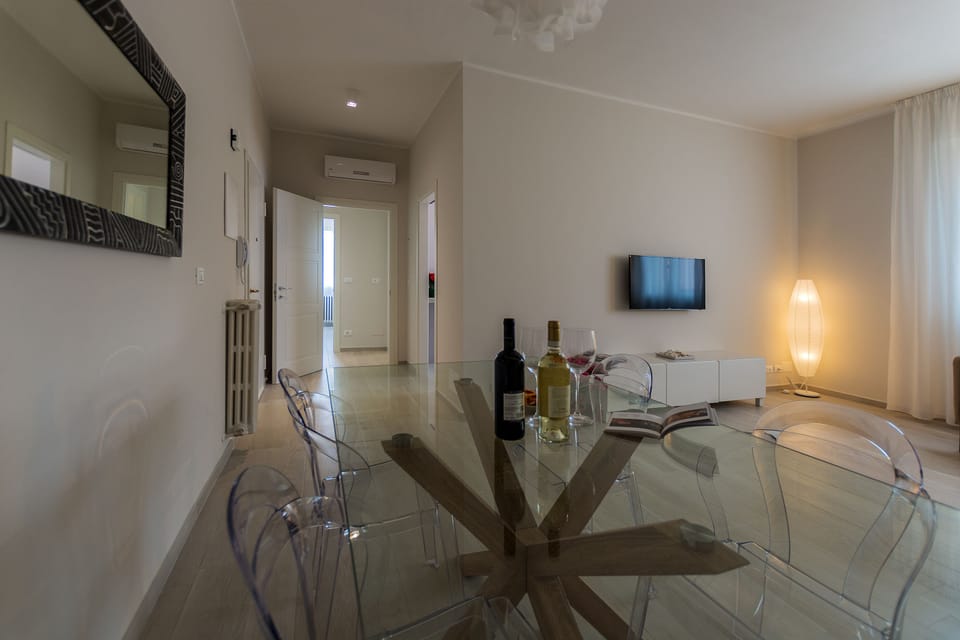 The sunny living room, overview