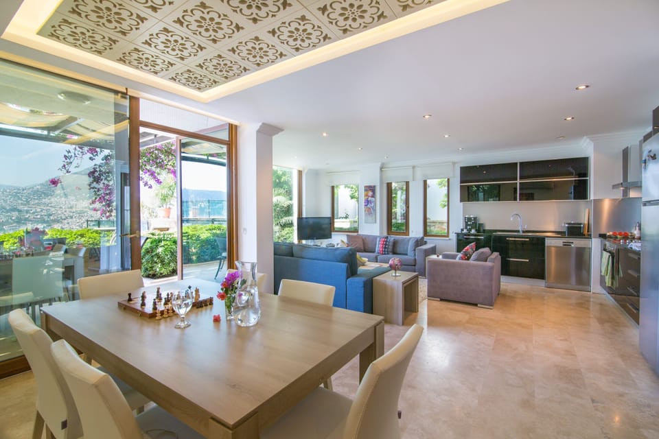 Dining and entertaining