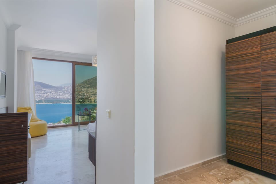 Bedroom1 with walk in wardrobe.