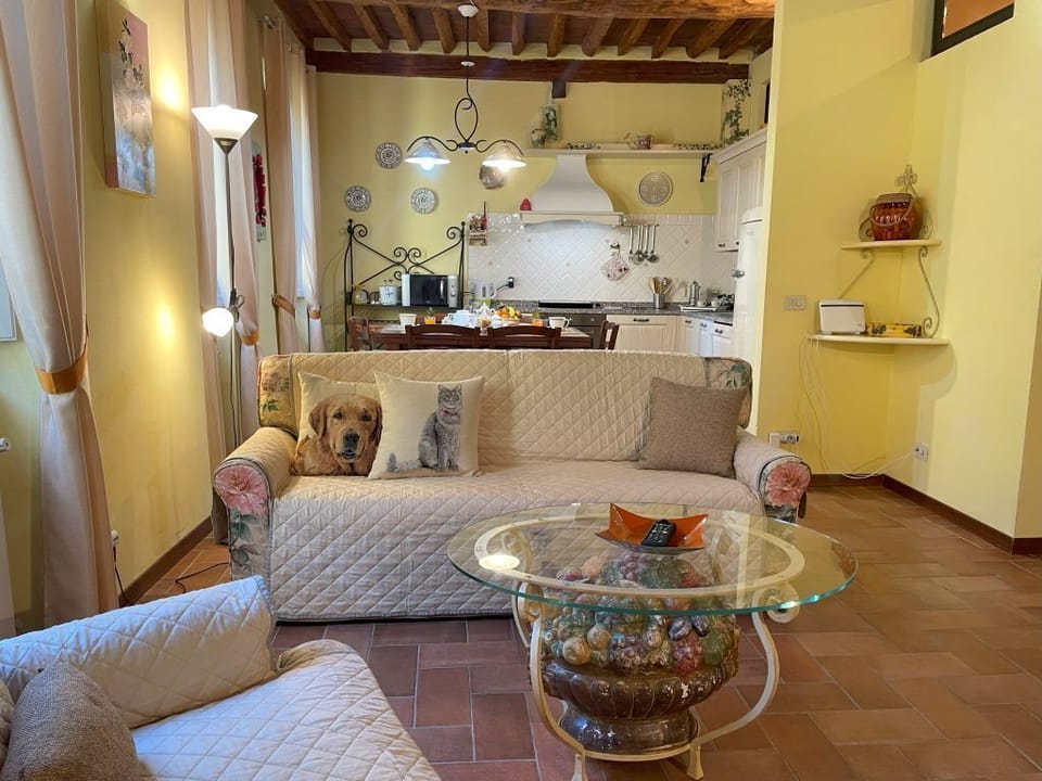 divano nel soggiorno