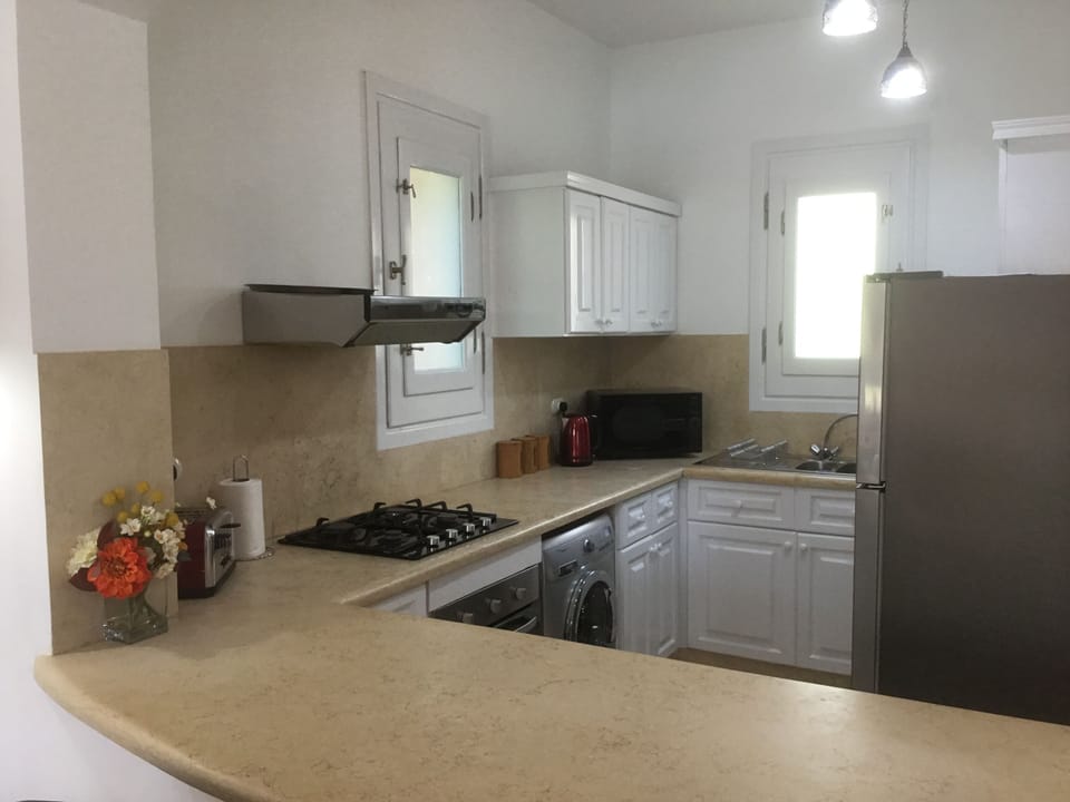Fully fitted dishwasher/washing machine/fridge/freezer & all equipment required