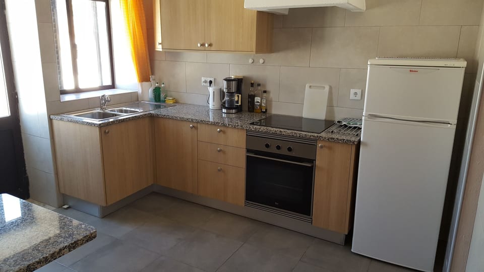 left hand kitchen