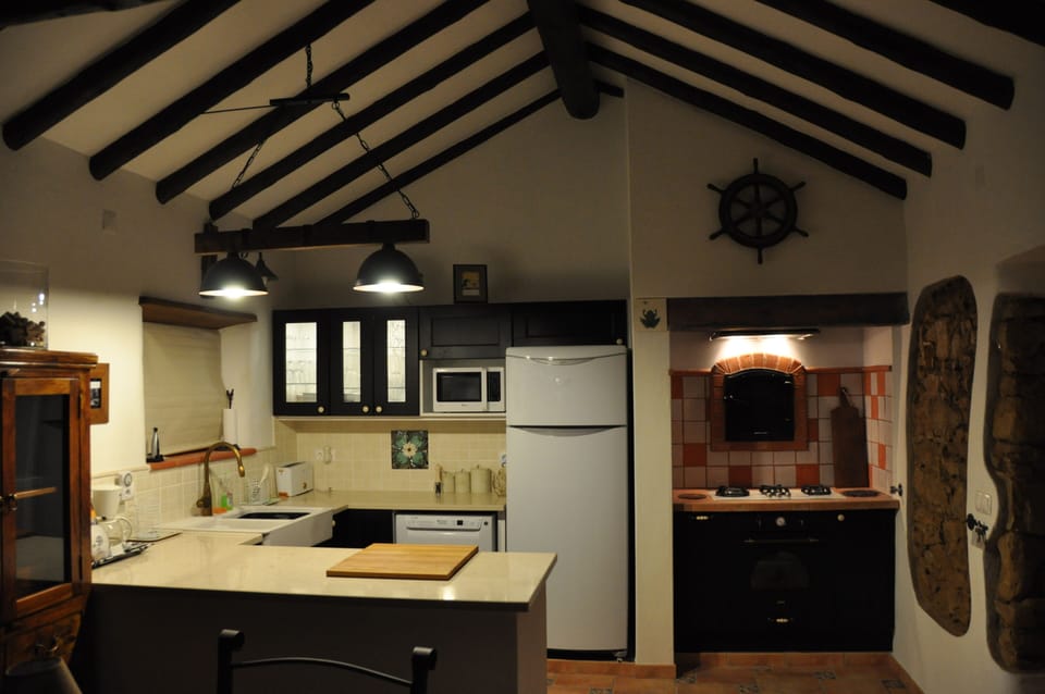 Fully equipped kitchen.