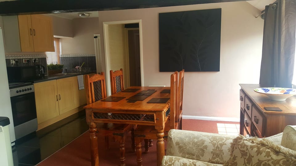 Dining area (with access to private courtyard garden to the right hand side