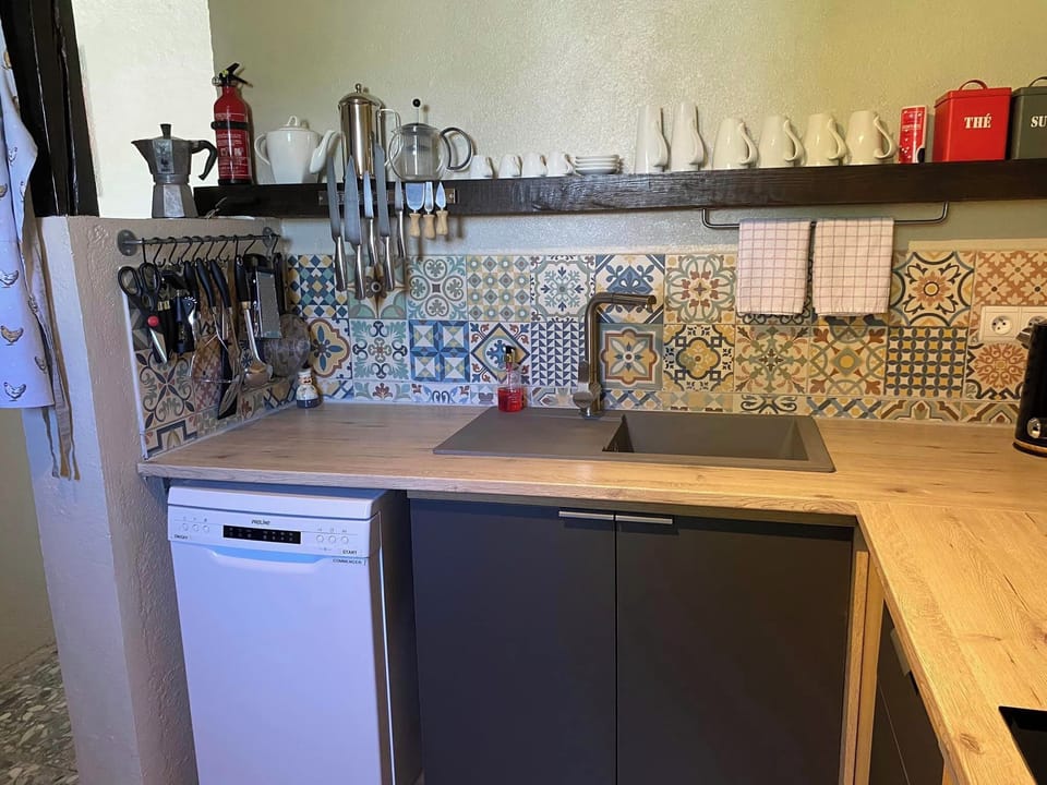Kitchen with dishwasher