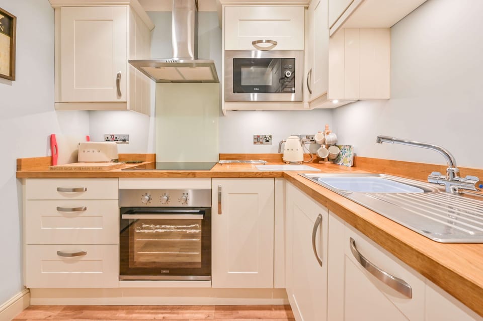 The Kitchen - Apartment 7, The Muntham Self Catering Holiday Apartments in Torquay.