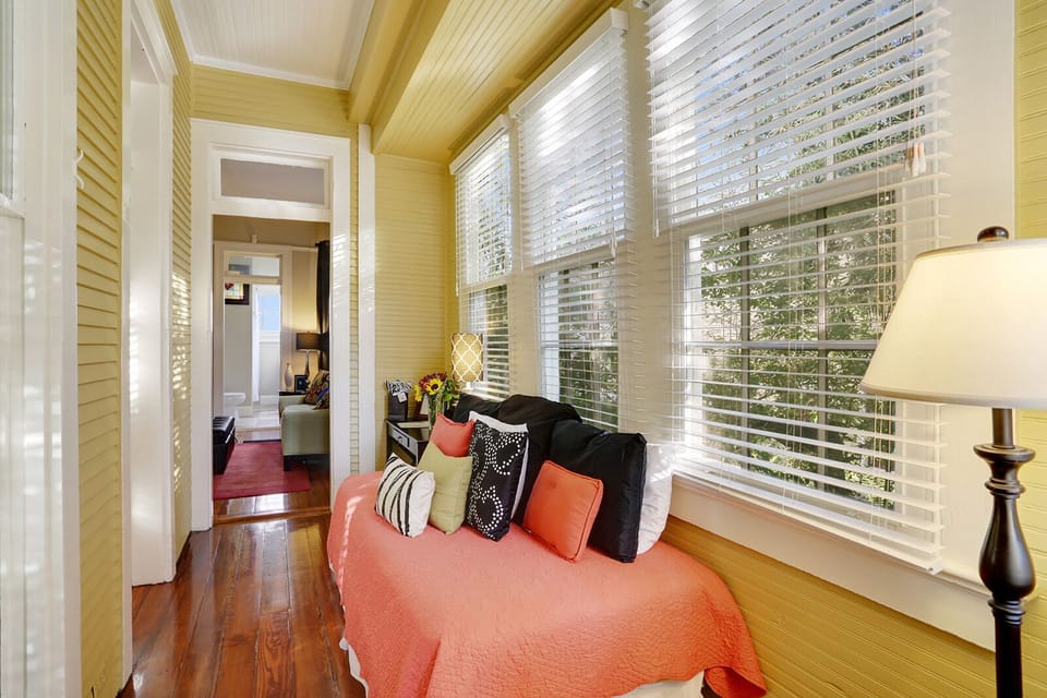 Spacious Sun Room w/ Twin Day Bed and Desk 
