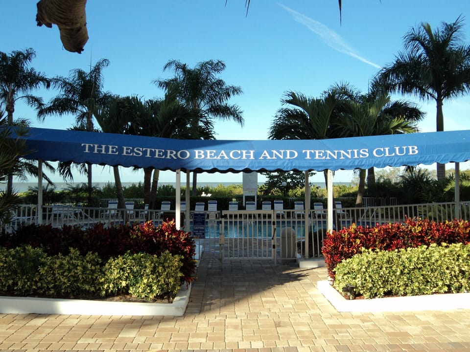 Entrance to pool 