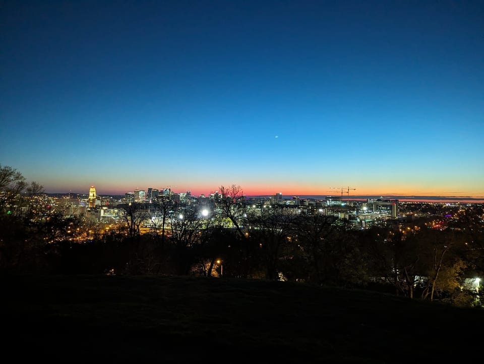 Take a quick walk  to Love Circle for one of the best skyline views in Nashville. It’s a quiet hilltop overlook that feels tucked away, perfect for sunset photos or a peaceful moment above the city during your stay.