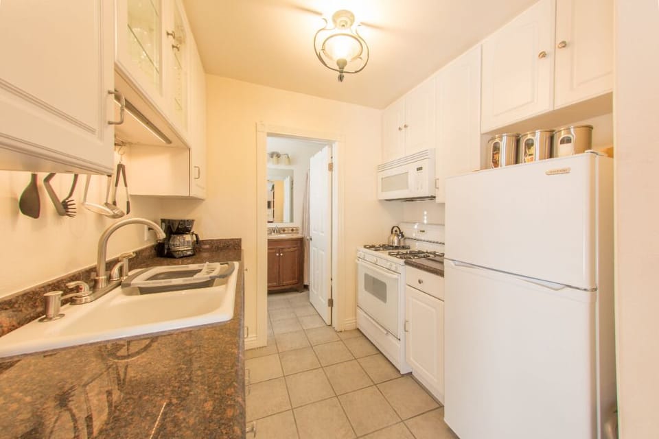 Fully Equipped Kitchen with Everything you Need to Feel at Home.