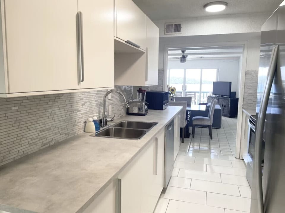 Fully equipped kitchen with open-concept layout