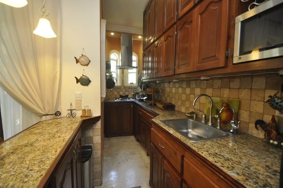Gourmet fully equip Kitchen and breakfast bar