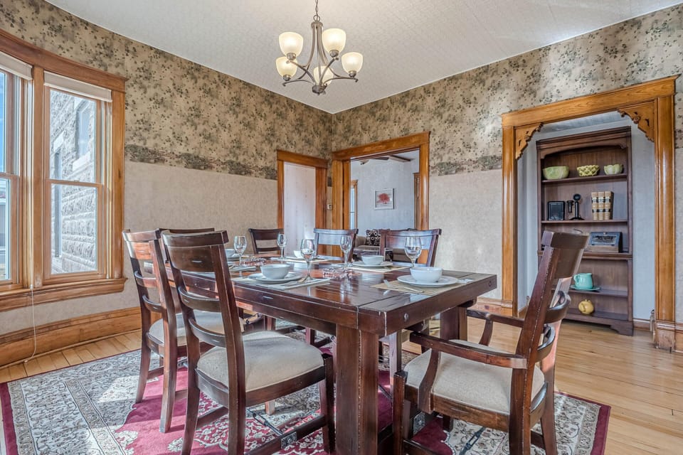 Spacious with plenty of seating, perfect for family meals or game nights!