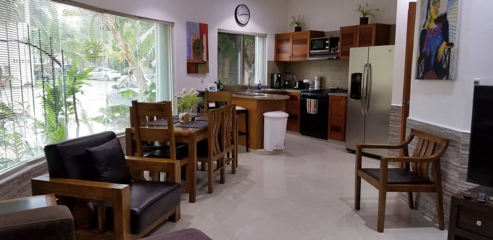Condo A1 Full kitchen equipped whit everything you need frig whit water and ice