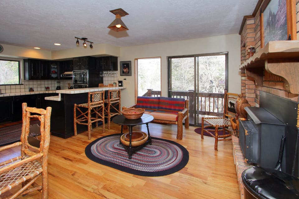 Kitchen sitting area.
