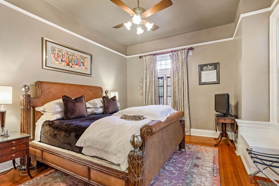 King Bedroom, accompanied with a private bathroom and balcony + luxurious bedding (2)