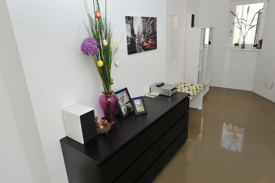 stereo with docking station / chest of drawers