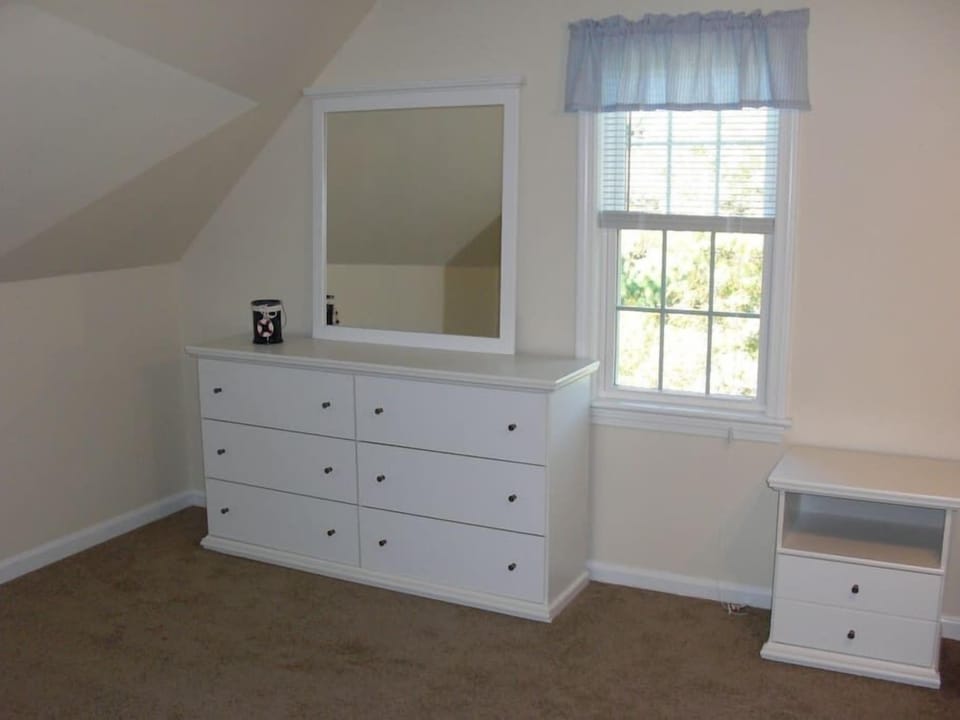 2nd Floor Bedroom (pic 2)