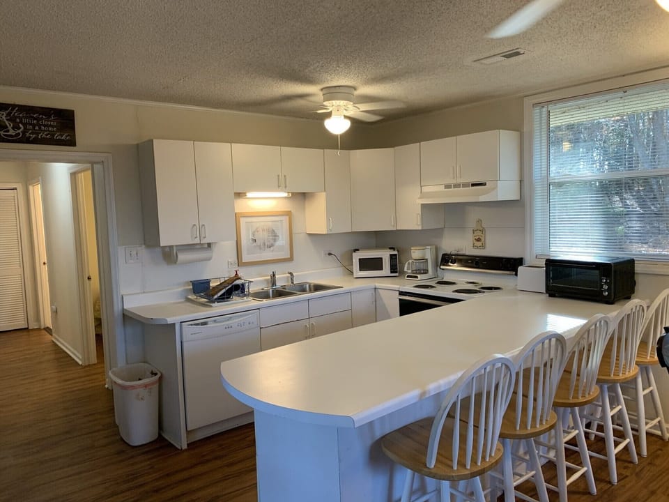 Kitchen with eat-in bar