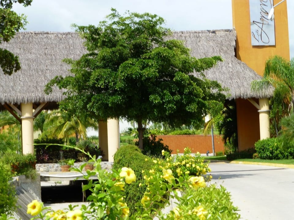 Entrance to Los Amores 