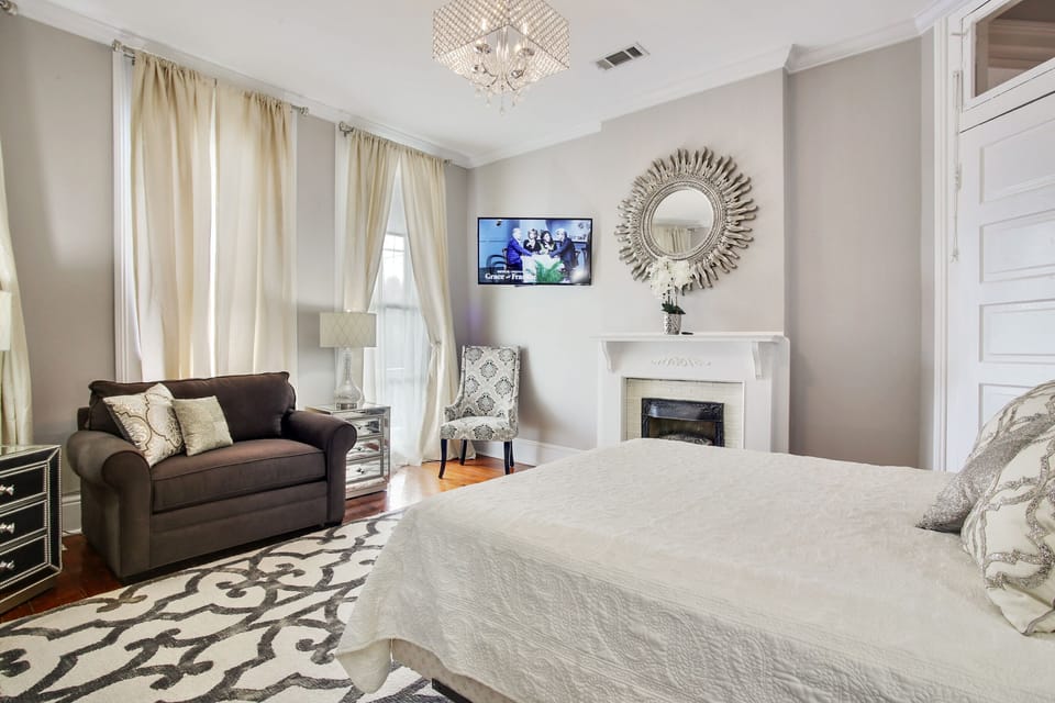 Queen Master Suite features 43" 4K Ultra ROKU SMART TV and Single sofa sleeper