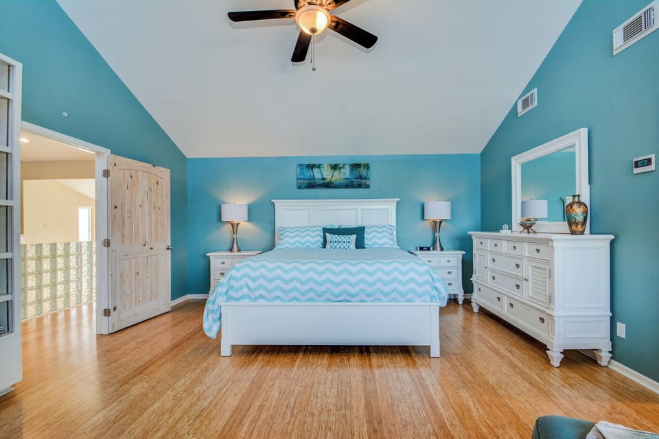 Master Bedroom King Size Bed
