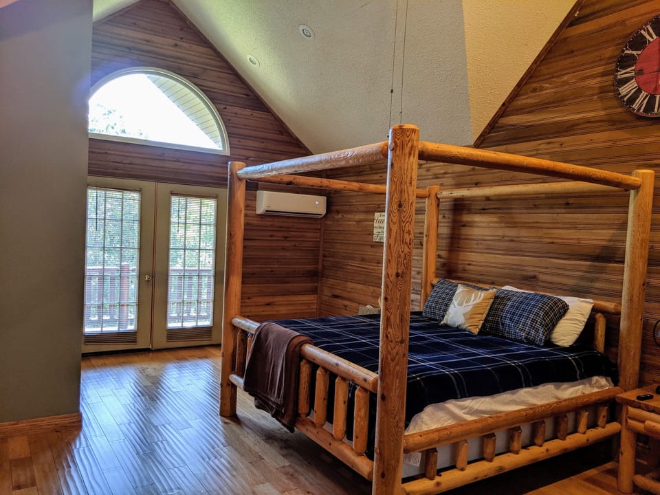 A great couples getaway.  Everyone loves the 2nd floor master bedroom & balcony.