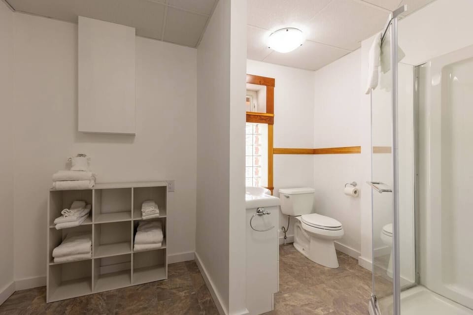 Upper Level Bathroom | Shower