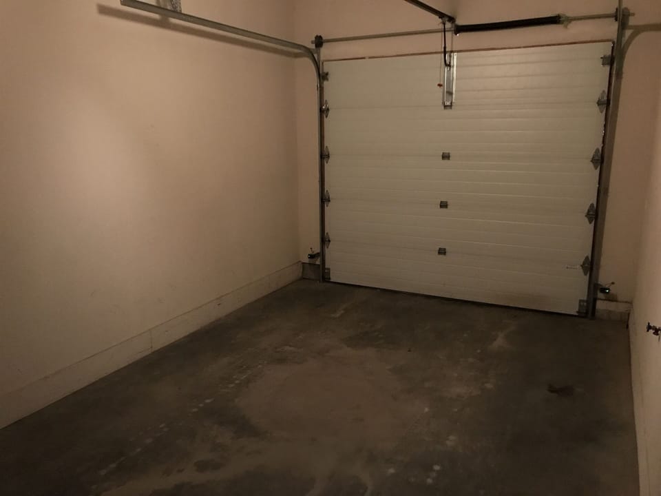 Garage l Parking for 1 Vehicle