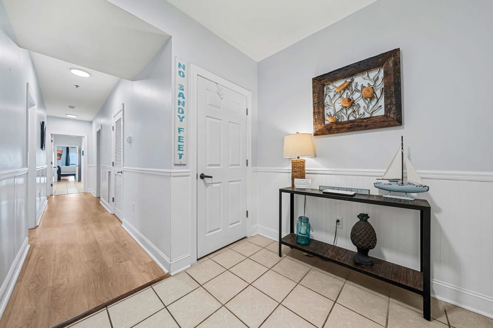 Entryway | Sea Gull | 201 Oceanview | 1116 Ocean Blvd, Isle of Palms, SC | IOP Escapes