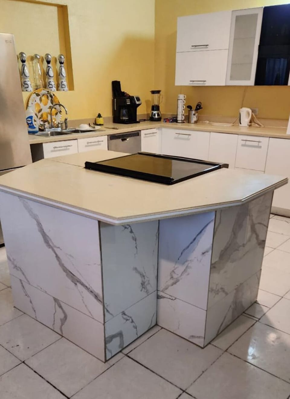 Newly Refurbished Island Kitchen!