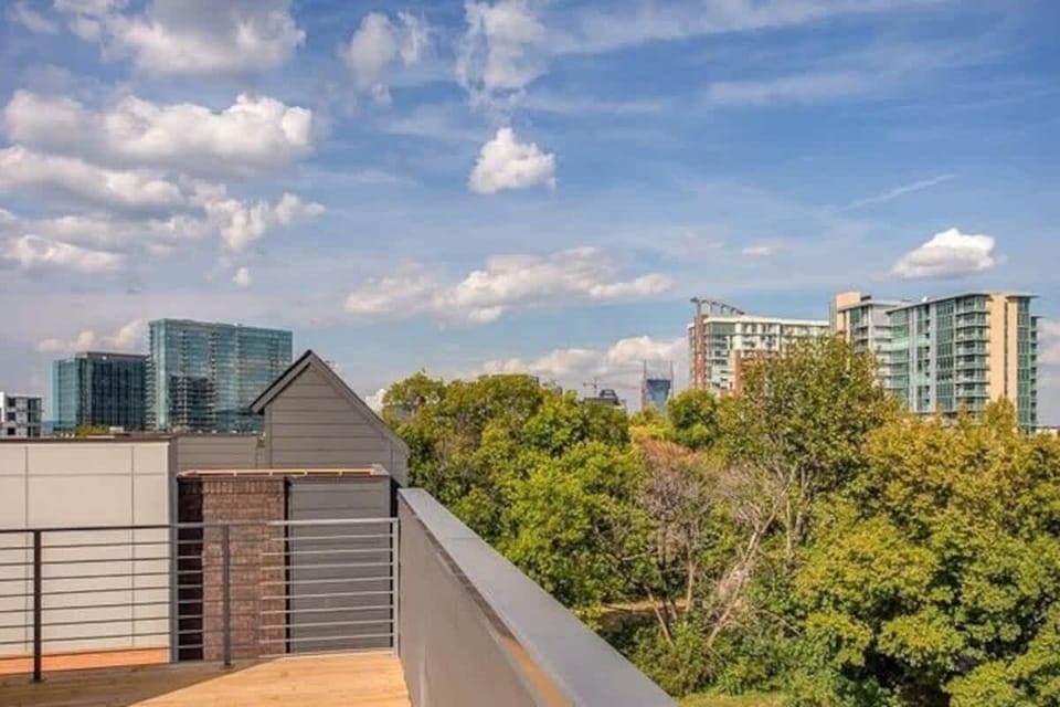 Beautiful downtown views from the 4th floor rooftop deck!