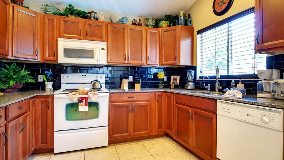 The modern, well-equipped Kitchen is a chef's delight!
