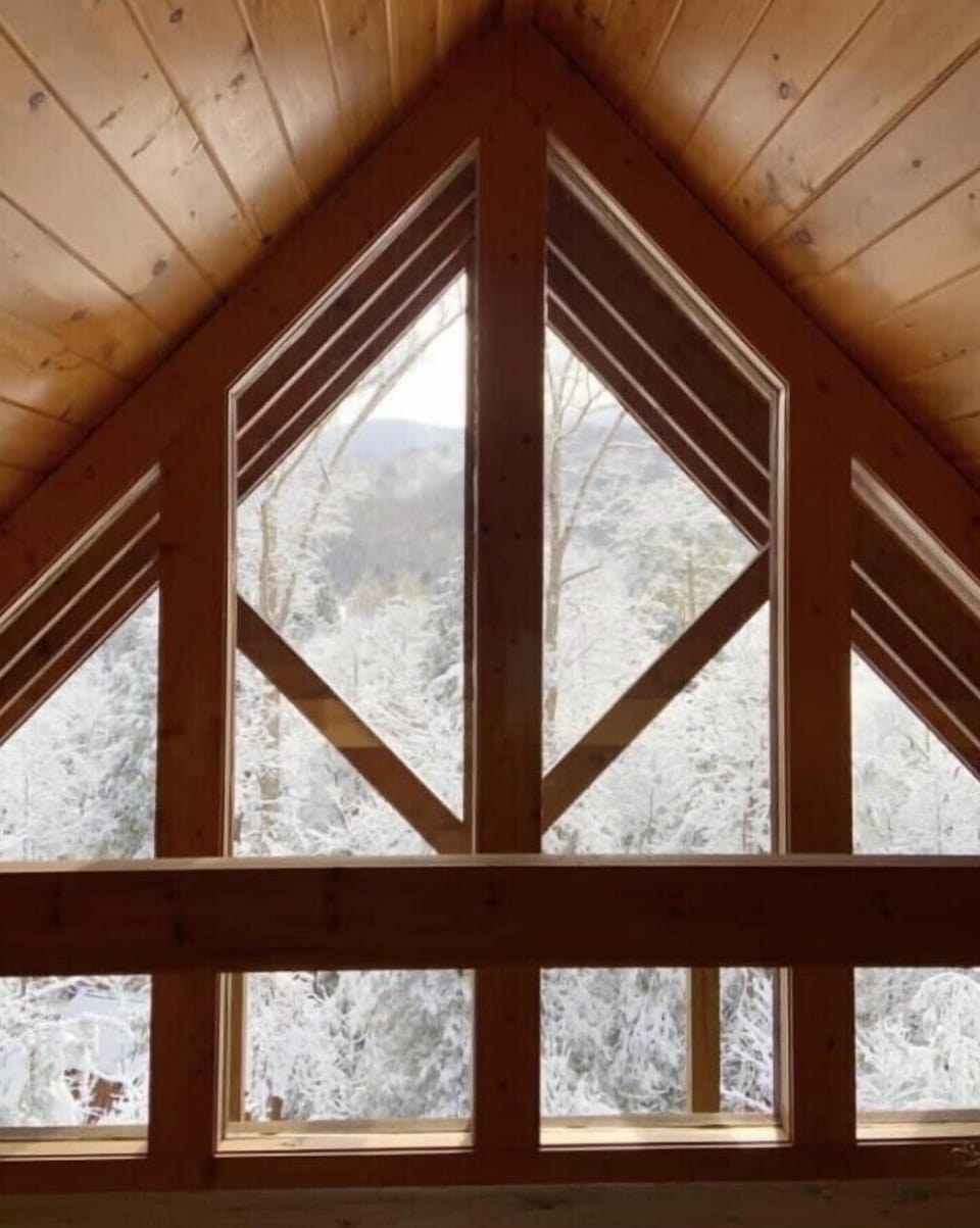 4 king size rooms with master baths, big TV's and great mountain views