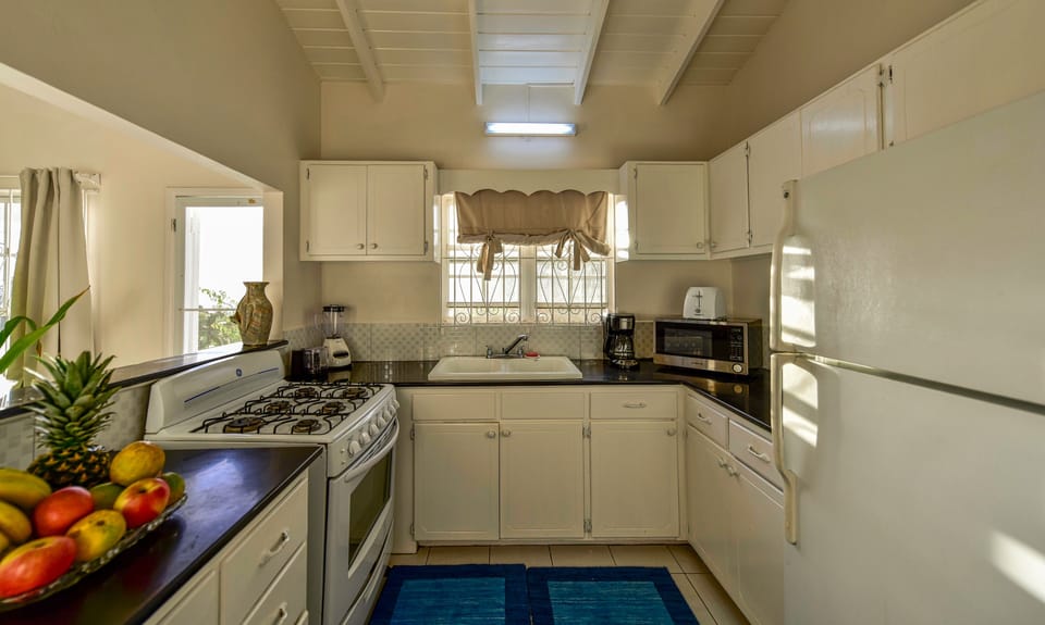 Clean and fully equipped kitchen