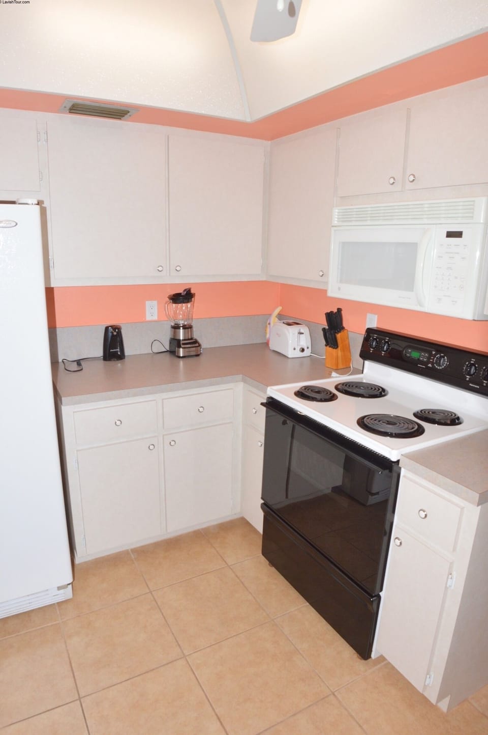 Fully furnished kitchen