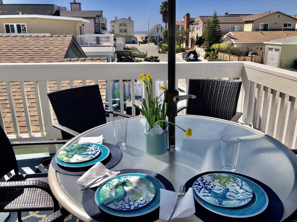 Enjoy your meals on the deck
