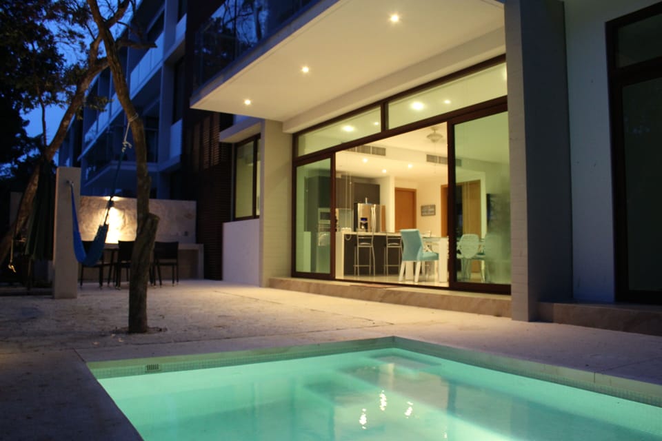 The outdoor living at night...